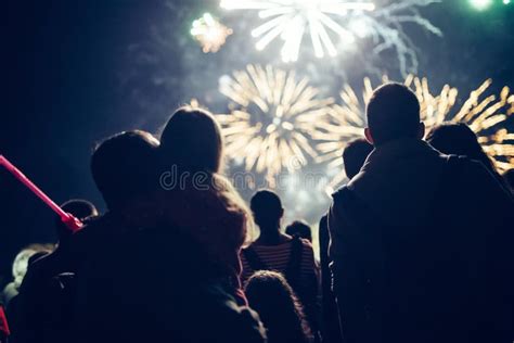 Fuochi D Artificio Di Sorveglianza Della Folla Al Nuovo Anno Fotografia