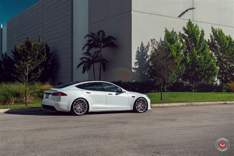 Tesla Model S Plaid Track Pack Obliterates Porsche Taycans Nurburgring