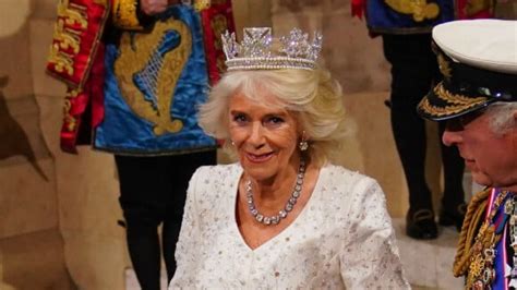 Photo Il était accompagné de son épouse la reine Camilla qui porte la