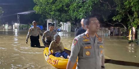 Banjir Bandang Menerjang Polresta Pati Evakuasi Warga Terdampak