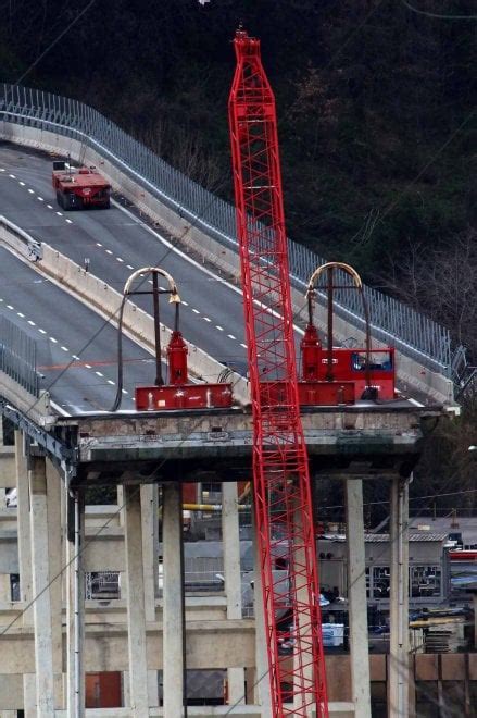 Ponte Morandi Prove Generali Per La Sua Demolizione A Fette Farodiroma