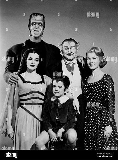 The Munsters Tv Sitcom Fred Gwynne Yvonne De Carlo Al Lewis Butch