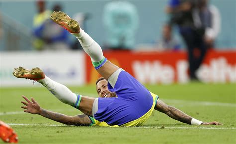 Brazilian Soccer Legend Neymar Has Torn Acl Will Undergo Surgery