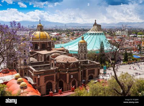 Antigua Y Moderna Basílica De Nuestra Señora De Guadalupe Basílica De