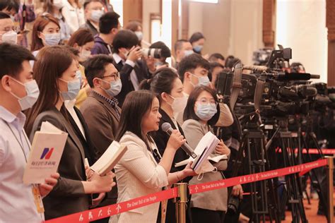 部长通道丨住建部部长答红星新闻：城市更新将重点做四方面工作 倪虹 住建部部长 住房和城乡建设部 新浪新闻