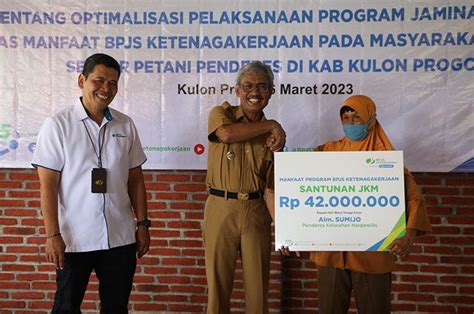 Tewas Jatuh Dari Pohon Kelapa Ahli Waris Penderes Di Kulonprogo Terima