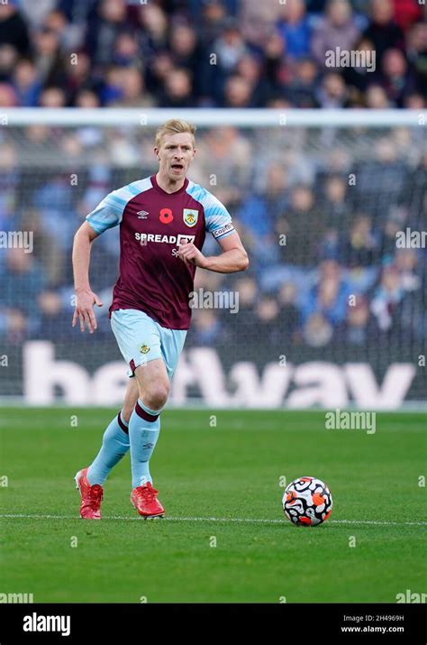 Ben Mee Brentford Hi Res Stock Photography And Images Alamy