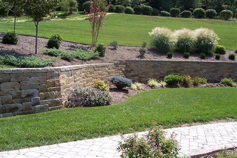 Allan Block Retaining Wall By Nitterhouse Retaining Wall House Yard