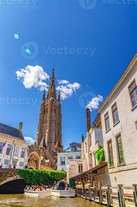 Church of Our Lady tower, Gruuthuse bridge across Dijver water canal