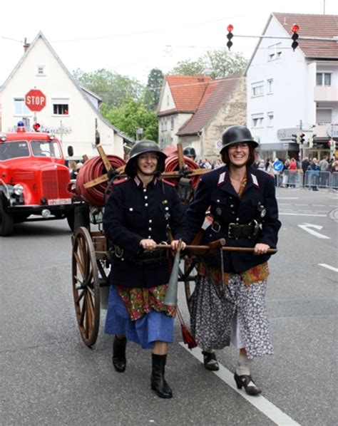 Festzug Zum Jahr Jubil Um Der Freiwilligen Feuerwehr Schmiden