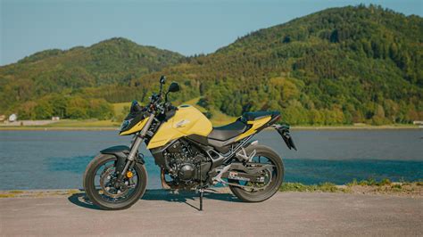 Honda CB750 Hornet Mittelklasse Naked Bike Vergleich 2023