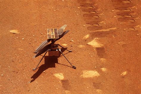 Mars Helikopter Ingenuity schießt nach Notlandung beeindruckendes Bild