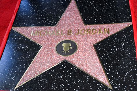 Michael B Jordan Recibe Su Estrella En El Paseo De La Fama De Hollywood