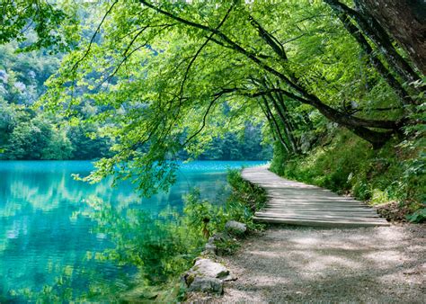 How to Experience Plitvice Lakes without Crowds - Natty Gal