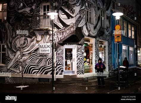Reykjavik Iceland Winter Night Time Mjuk Street Scene Stock Photo Alamy
