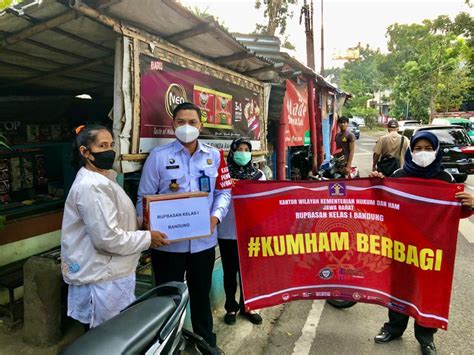 Rupbasan Bandung Bagikan Bansos Kepada Warga Terdampak Ppkm Darurat