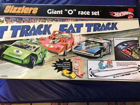 Mattel Hot Wheels Sizzler Giant O Race Set Fat Track Brand New
