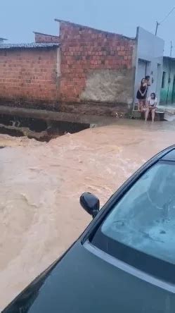 Transtornos causados pela chuva são registrados na manhã desta quarta