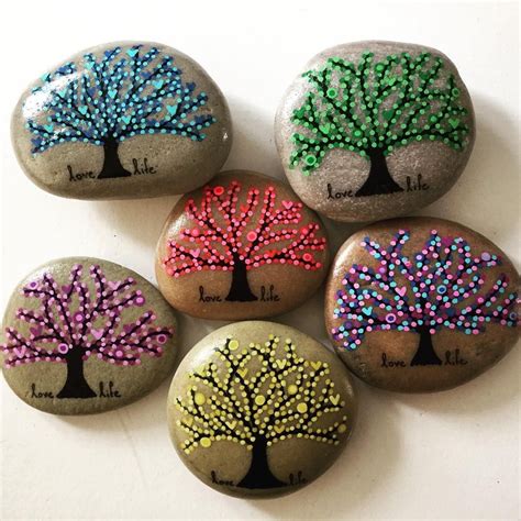 Pin By Rosamari Dacosta Dominguez On Stones Bäume Painted Rocks