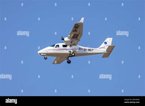 Malta School Of Flying Tecnam P2006T Mk II Reg 9H MEP Approaching