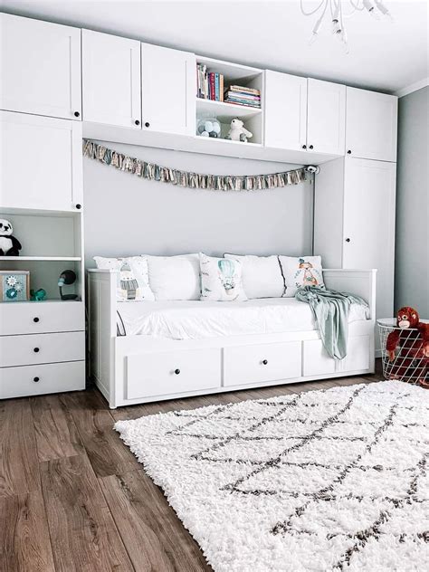 White Bedroom Furniture with Wall Storage