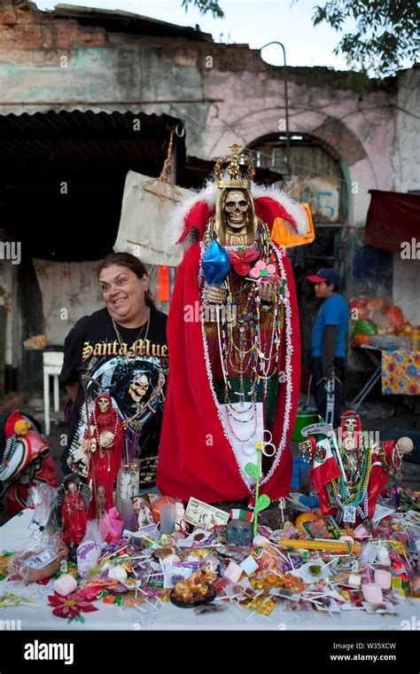 Santo De La Muerte Fotografías E Imágenes De Alta Resolución Alamy