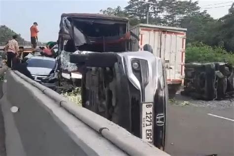 Terjadi Kecelakaan Beruntun Di Km Tol Purbaleunyi Ruas Cipularang