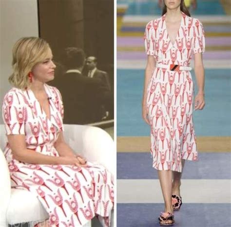 CBS Mornings: October 2022 Elizabeth Banks's Red and White Printed ...