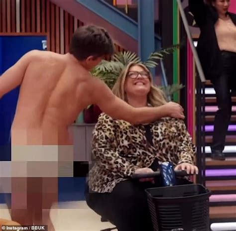 L animateur de Celebrity Big Brother Will Best déshabille NAKED pour