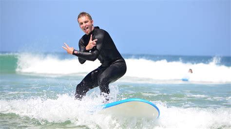 Slide Surfcamp Und Surfschule Wellenreiten In Portugal