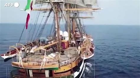 L Amerigo Vespucci Parte Per Il Giro Del Mondo Youtube