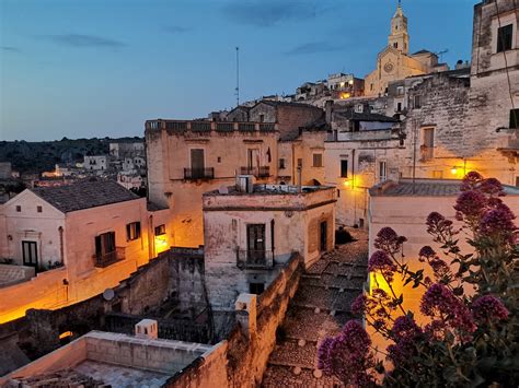 Almeno una notte a Matera perché e dove dormire nella città dei Sassi