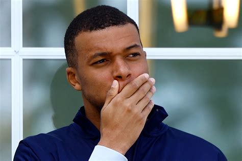 Kylian Mbappé rejoint officiellement le Real Madrid meilleur club du