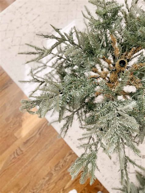 How To Fluff A Christmas Tree Traditionallycozy