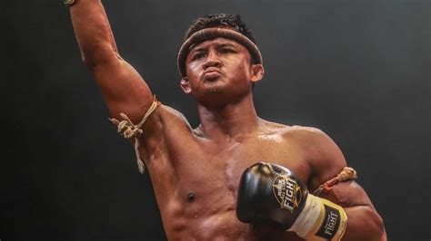 Buakaw Banchamek Sang Lotus Putih Dari Thailand Kulit Bundar