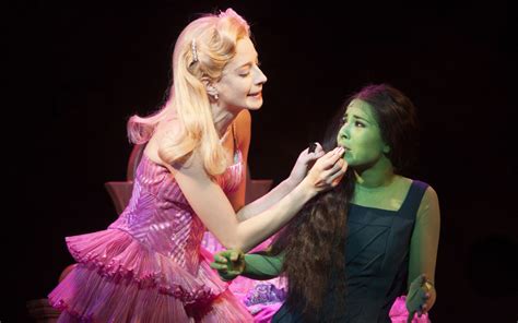 Danna Y Ceci De La Cueva Se Reencuentran Con Wicked Ahora En El Cine