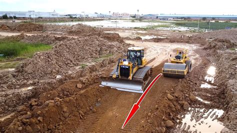 Excellent Work Operators Dump Truck Bulldozer Dh C To Push