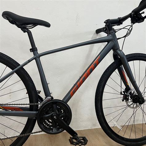 Giant Escape Hybrid Bike On Off Road Bicycle Shimano Sports