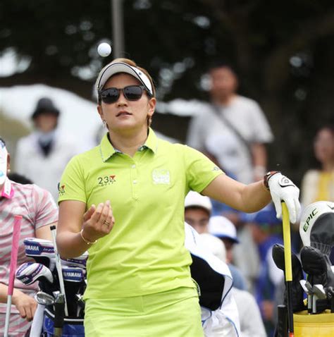 熊谷かほ カメラマンに笑顔／女子プロ写真特集 ゴルフライブ速報 日刊スポーツ