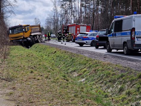 Seat zderzył się z ciężarówką Jedna osoba nie żyje FOTO Informacje z