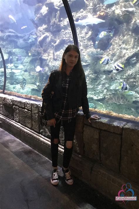 Beautiful Blonde Babe Hannah Hays Shows Her Lickable Pussy Lips Up Close CoedCherry