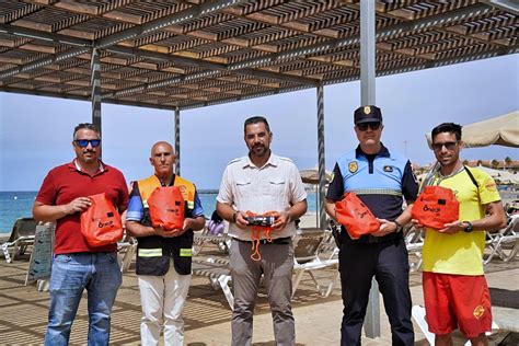 Arona Entrega Salvavidas De Autoinflado Oneup A La Polic A Local