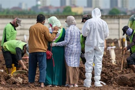 Lonjakan Covid 19 Dan Desakan Lockdown Mengapa Pemerintah Pertahankan