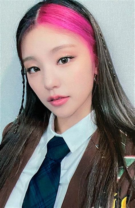 SCAN CRAZY IN LOVE Soundwave Fansign R1 Photocard Yeji Material