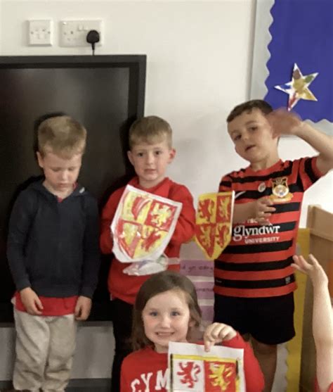 Mes Bach Diwrnod Owain Glyndŵr Day Ysgol Llan Y Pwll