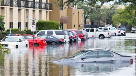 If A Hurricane Hits Would It Be Better To Have An Ev Or A Gas Car