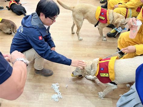 高雄搜救隊結束任務！搜救犬「roger」花蓮震災立大功 見陳其邁秒變破壞王 403花蓮大地震 要聞 聯合新聞網