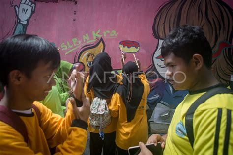 Siswa Slb Belajar Enterprise Antara Foto