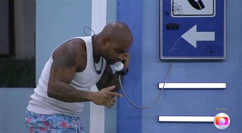 BBB 23 Cézar Black atende o Big Fone e se salva do paredão