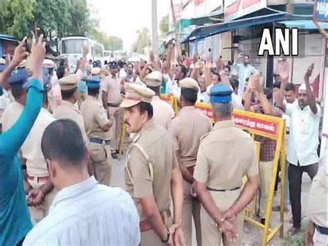 Pfi Workers Stage Protest Against Nia Raids In Tamil Nadu K Taka